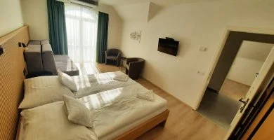 Két ünnep között