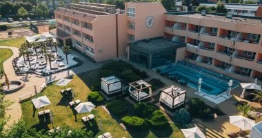 - Belenusi pihenés félpanzióval