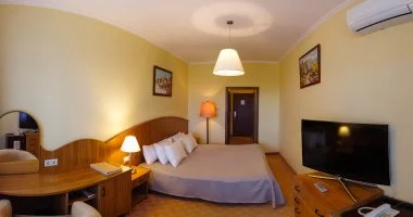 Május 1. (min. 2 éj)