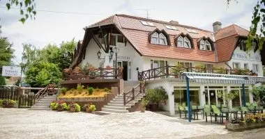 Lazítás fürdőbelépővel (min. 2 éj)