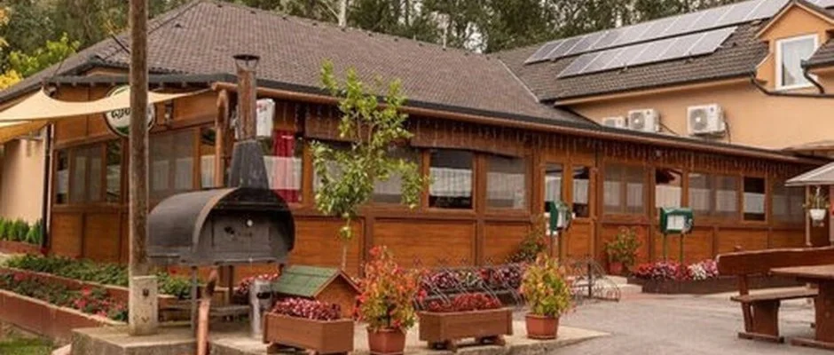 Tiszacsegei Halszcsrda s Panzi Tiszacsege