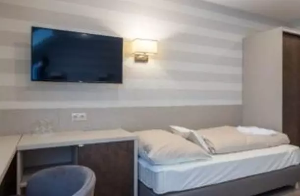 Tiszacsegei Halszcsrda s Panzi Tiszacsege