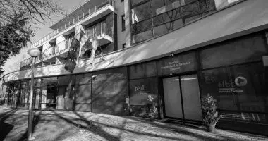 Oktber 23. (min. 2 j)