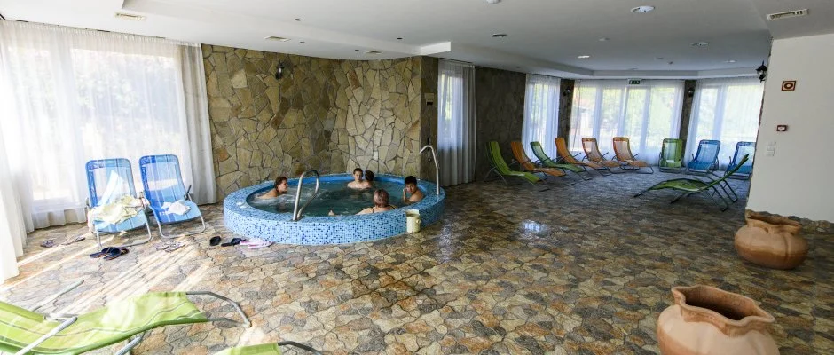 Viktor Bor- s Vendghz Balatonmriafrd