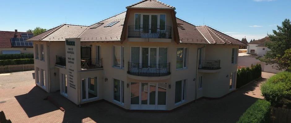 Viktor Bor- s Vendghz Balatonmriafrd