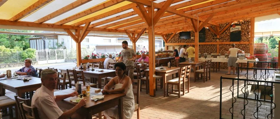 Viktor Bor- s Vendghz Balatonmriafrd