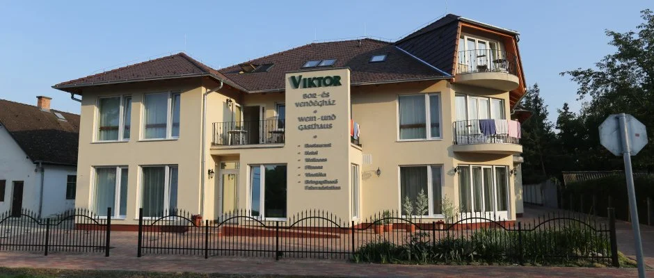 Viktor Bor- s Vendghz Balatonmriafrd