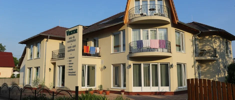 Viktor Bor- s Vendghz Balatonmriafrd