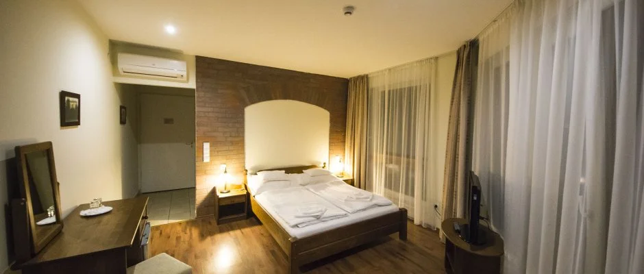 Viktor Bor- s Vendghz Balatonmriafrd