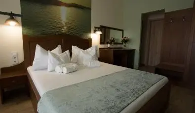 Viktor Bor- s Vendghz Balatonmriafrd