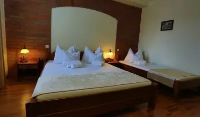 Viktor Bor- s Vendghz Balatonmriafrd