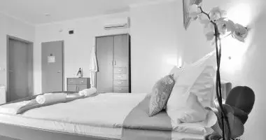 Napi �rak reggelis ell�t�ssal (1 �jt�l)