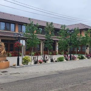 Vörös Álom Apartman Panzió Tiszakécske Tiszakécske - Napi árak reggelis ellátással (1 éjtől)