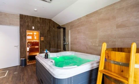 Waterfront Lodge Dunapataj - Május 1.