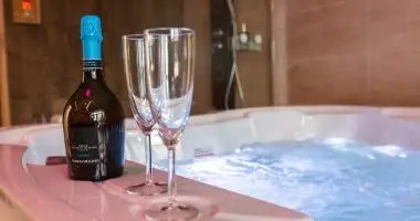 Waterfront Love (min. 2 j)