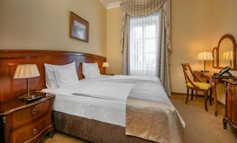 La Contessa Szilvásvárad - Ébredés a kastélyban - reggelivel