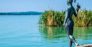 Kedvezm�nyes �r f�lpanzi�val (1 �jt�l)