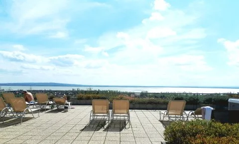 Zenit Hotel Balaton Vonyarcvashegy - Május 1.