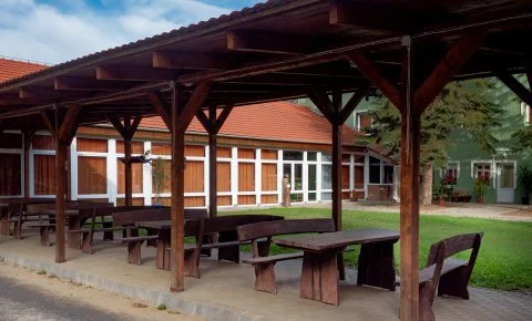 Zöldsziget Menedék Rendezvény és Pihenőház Bárna - Napi árak félpanziós ellátással