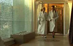 Szállodák közvetlen átjárással a fürdőbe